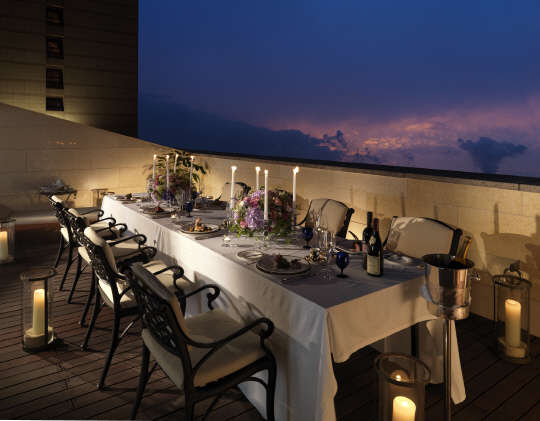 리츠칼튼 서울 호텔이 오는 12월 15일까지 숙박 일로부터 15일 이전에 예약하는 고객들에게 할인을 제공하는 '얼리 익스피리언스'프로모션을 실시한다. 예약기간은 2015년 9월 15일부터 12월 15일까지이며 해당 숙박기간은 2015년 10월 1일부터 12월 31이다. 이 기간 동안 15일 이전 예약 시 10%의 할인이 적용된다. 30일 이전 예약 시 15%의 할인이 적용된다. 문의 및 예약 02)3451-8114, http://bit.ly/1MfWNUn   리츠칼튼 서울 제공